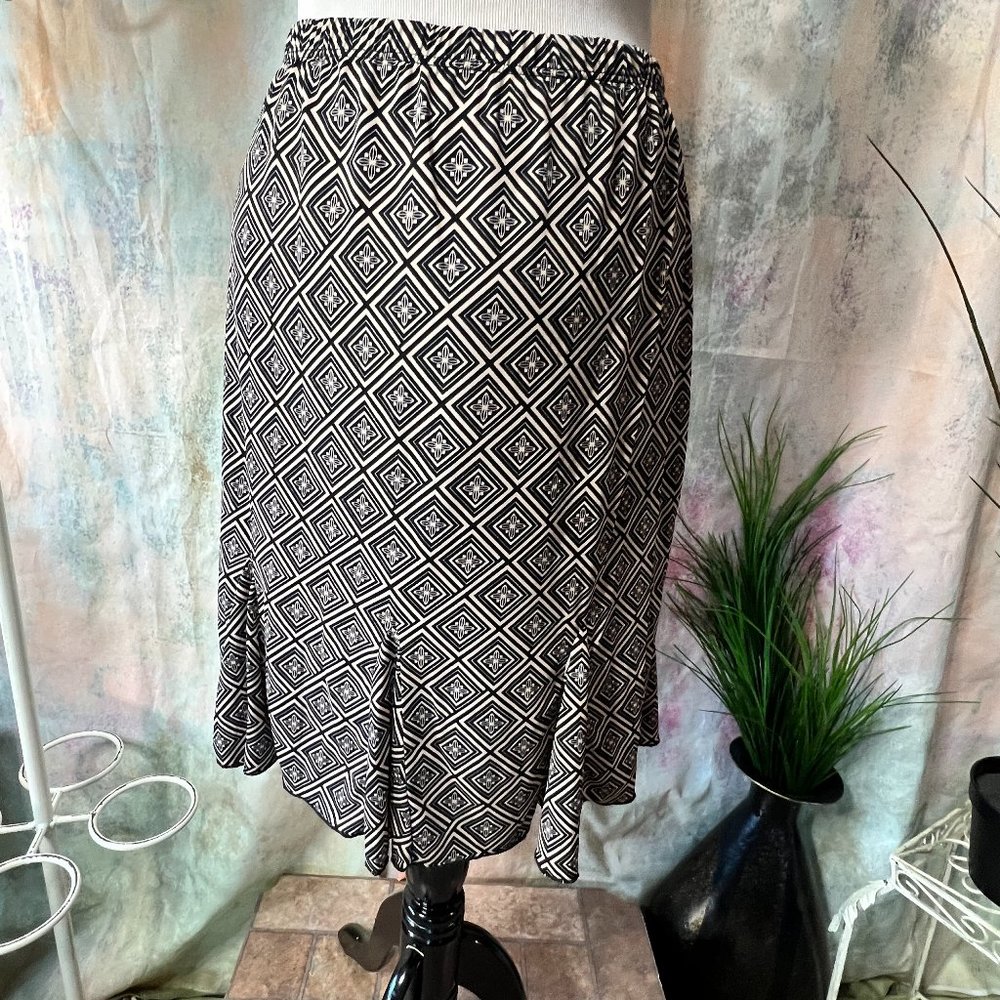 📌Perseption Plus Size Knee - Length Fit and Flair Skirt